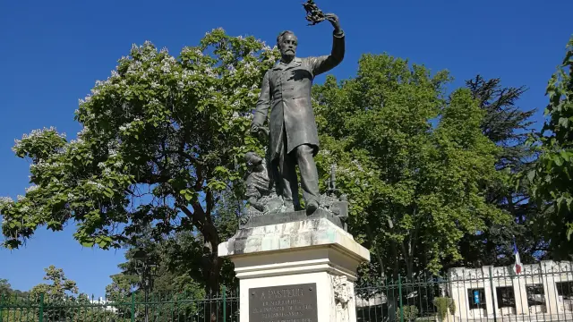 Louis Pasteur Statue Alès