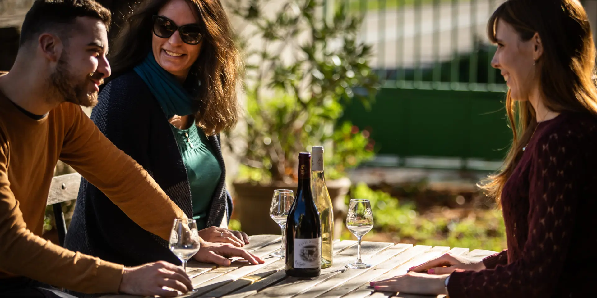 Wijnproeverij voor een groep vrienden