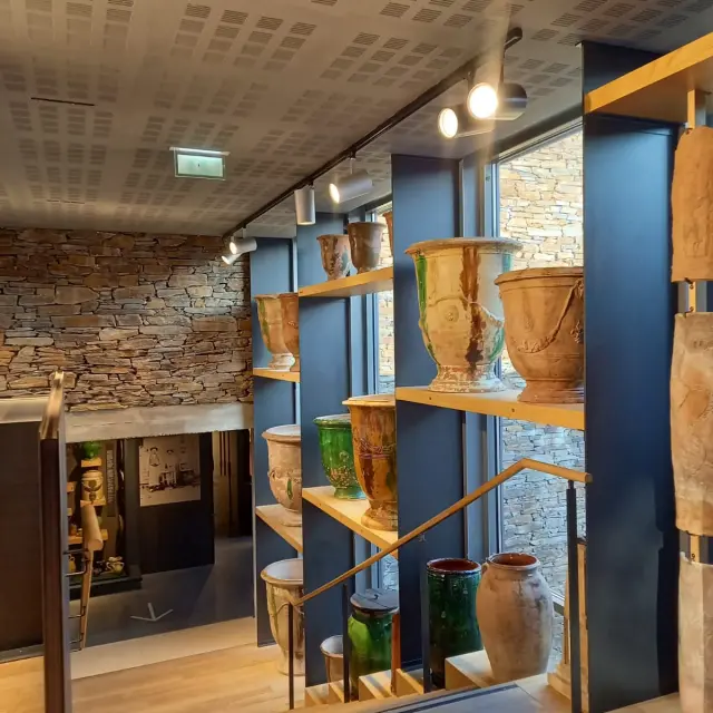 Espace Vase D'anduze Maison Rouge