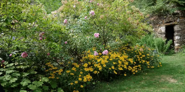 Concoules, garden of Tomple