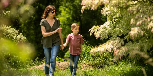 Famille au jardin du Tomple
