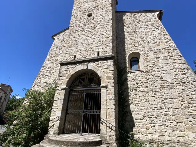 Eglise Sur La Place Du Village Saint Florent Sur Auzonnet