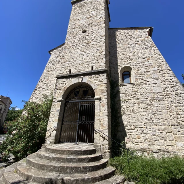 Eglise Sur La Place Du Village Saint Florent Sur Auzonnet