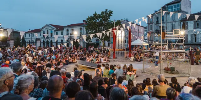 Evénement sur la place de la Mairie d'Alès