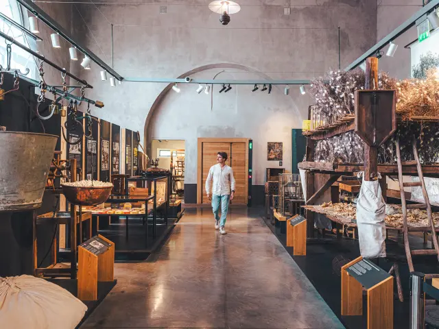 Maison Rouge 1 Lezbroz